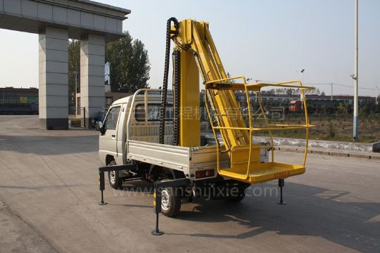 點(diǎn)擊查看詳細(xì)信息<br>標(biāo)題：小型電動(dòng)高空作業(yè)車 閱讀次數(shù)：3609