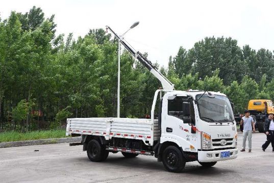 點(diǎn)擊查看詳細(xì)信息<br>標(biāo)題：1.2噸折臂吊 閱讀次數(shù)：2010