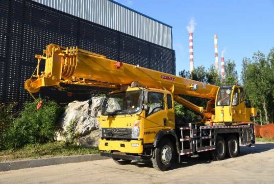 點擊查看詳細信息<br>標題：20噸重汽豪曼汽車吊 閱讀次數(shù)：2479