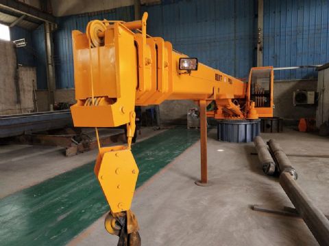 點(diǎn)擊查看詳細(xì)信息<br>標(biāo)題：12噸碼頭吊 閱讀次數(shù)：2548