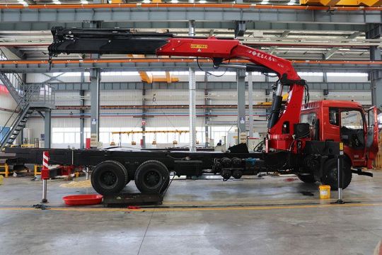 點擊查看詳細信息<br>標題：25噸折臂吊 閱讀次數(shù)：2798