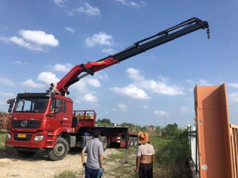 點(diǎn)擊查看詳細(xì)信息<br>標(biāo)題：30噸折臂吊 閱讀次數(shù)：2745